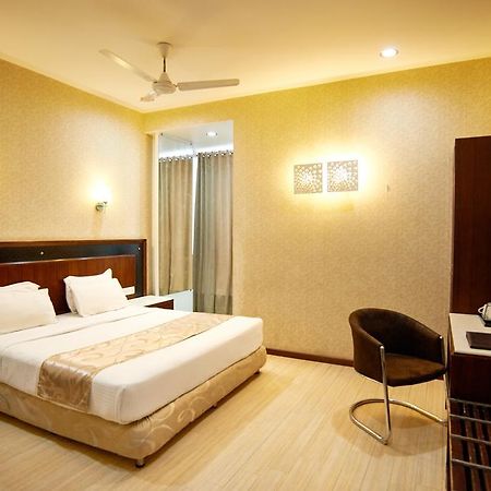 Hotel Sai Mahal Shirdi Esterno foto