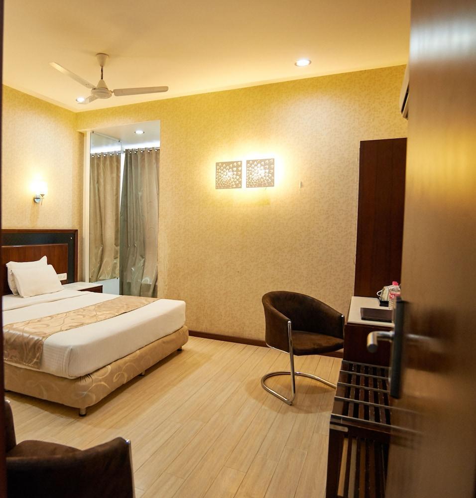 Hotel Sai Mahal Shirdi Esterno foto