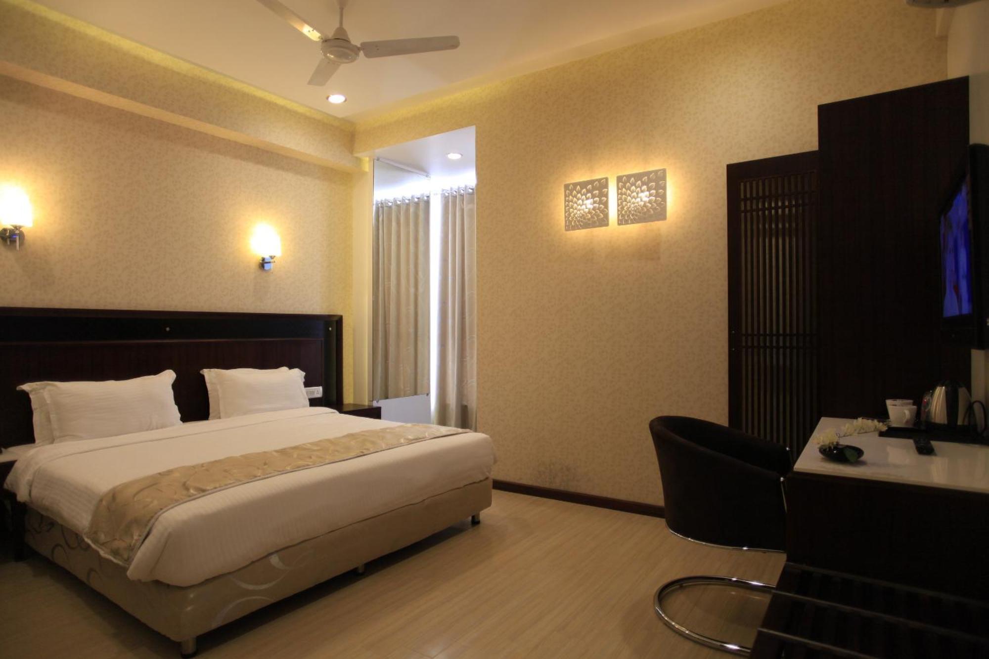 Hotel Sai Mahal Shirdi Esterno foto