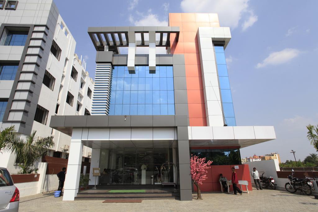 Hotel Sai Mahal Shirdi Esterno foto