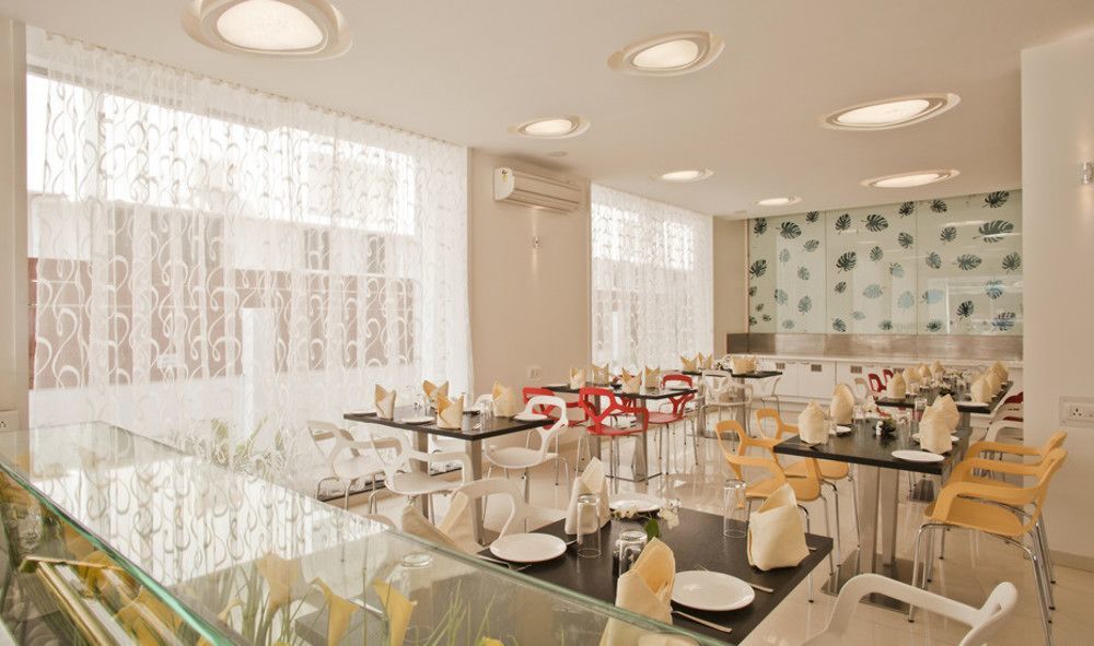 Hotel Sai Mahal Shirdi Esterno foto